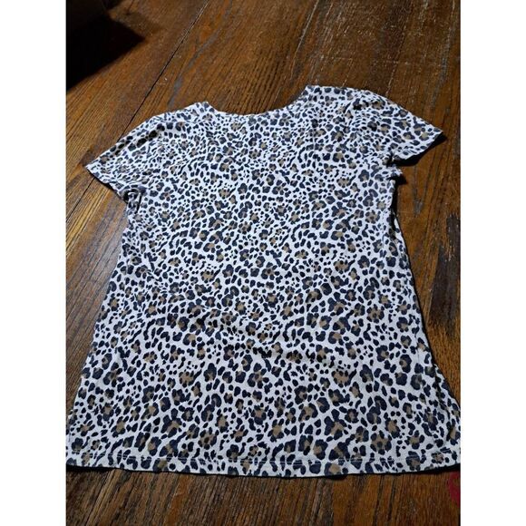 Medium Gap Favorite T Cheetah Leopard Short Sleeve VNeck Tee Tshirt Top - Picture 3 of 3